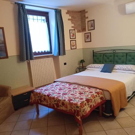 B&B Renzano Bedrooms Salo Luaran gambar
