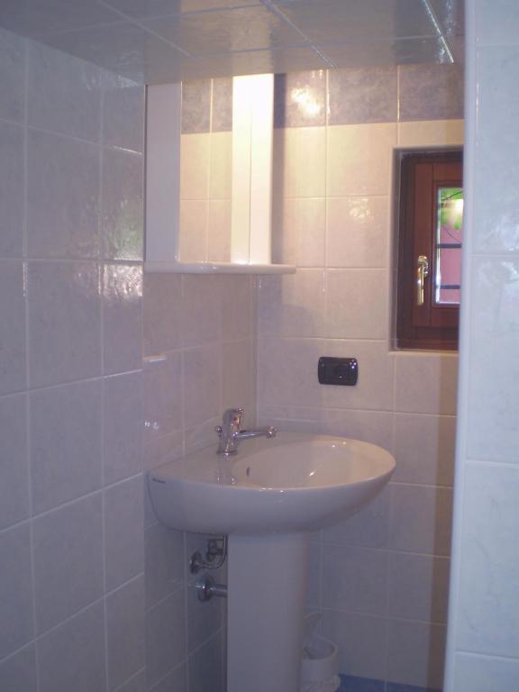 B&B Renzano Bedrooms Salo Bilik gambar